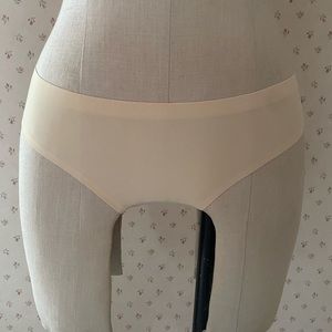 Wealurre seamless nude panties size medium. NWOT. Never worn.